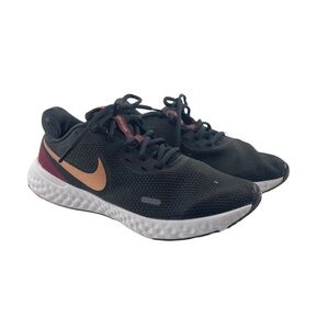 NIKE Revolution 5 Black/Metallic Copper/Night Maroon BQ3207-003 Women's Size 9